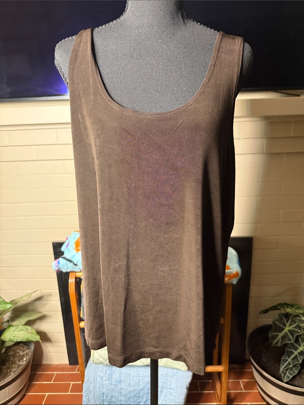 Sleeveless Scoop Neck Tank — Brown
